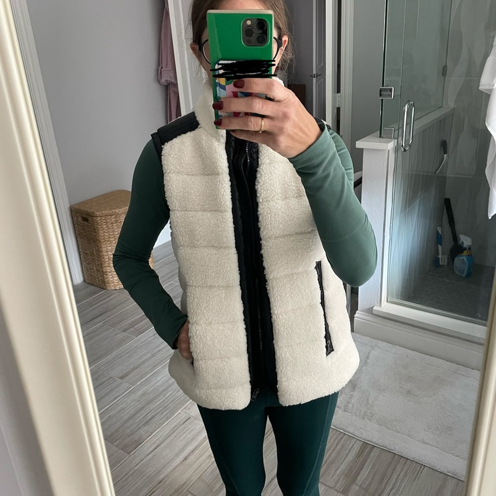 Orolay Stylish Women's White and Black Vest